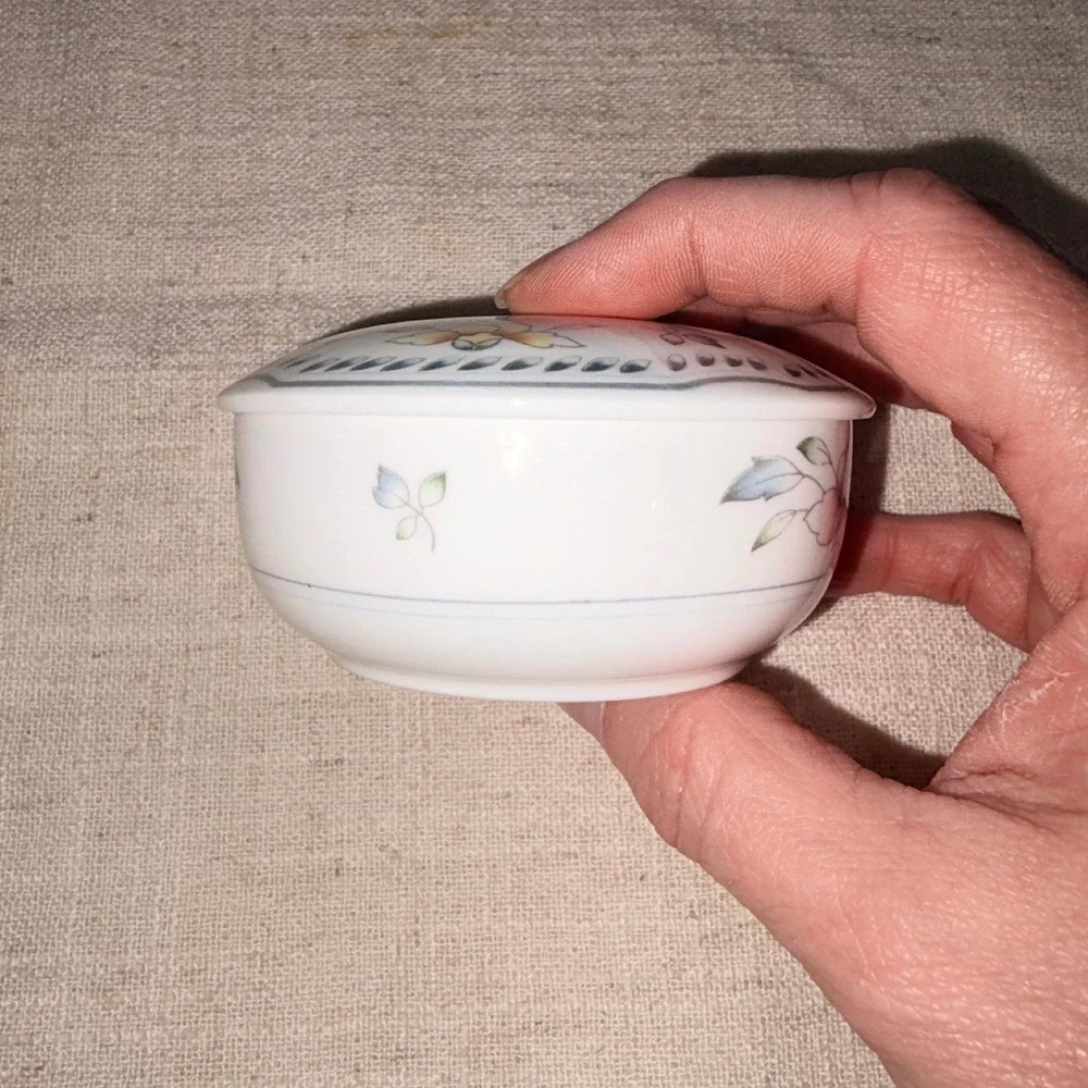 Villeroy‎ & Boch Nanking Bone China Covered Trinket Box Floral